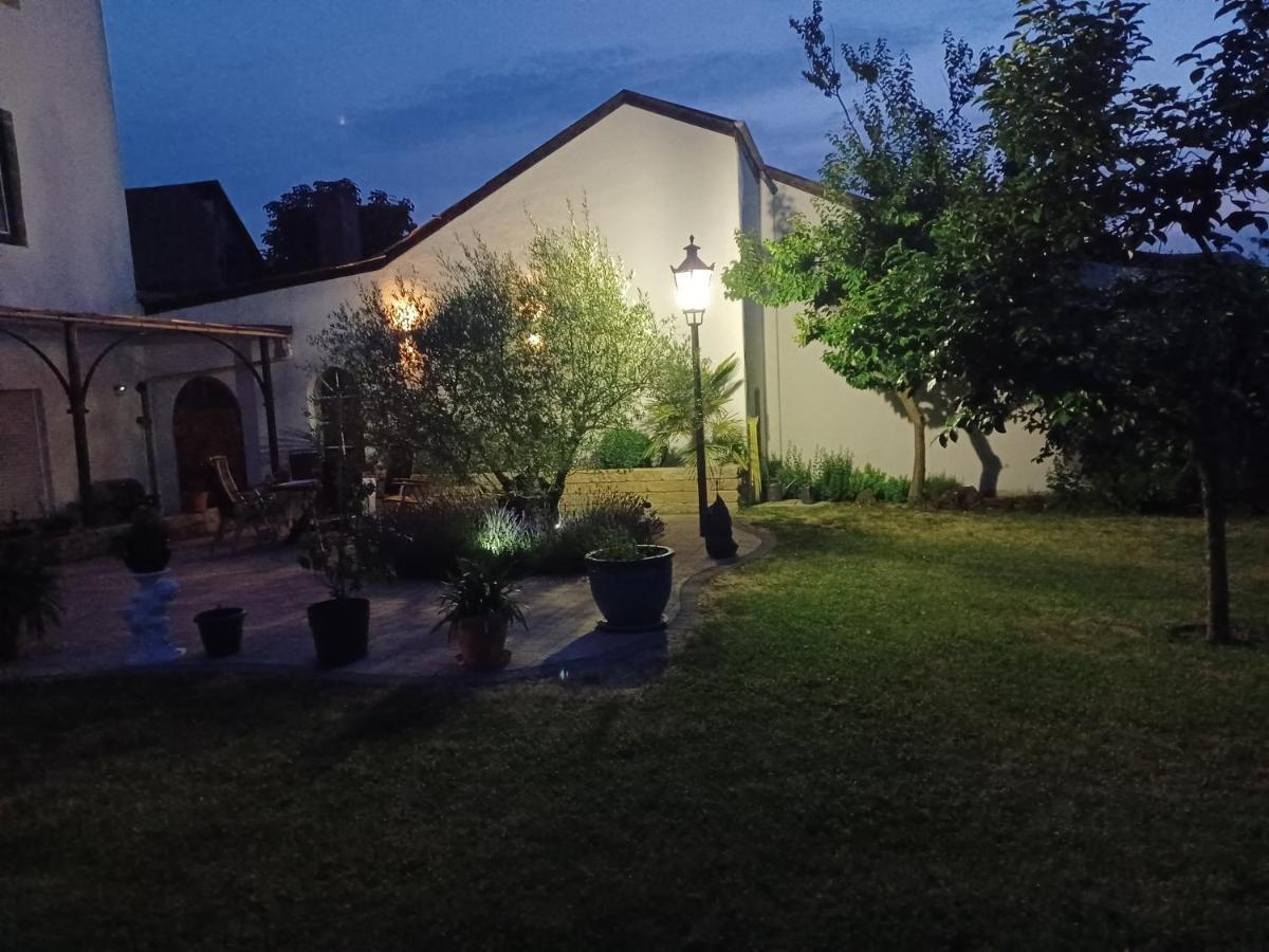Gaestehaus Frevel Munstermaifeld Luaran gambar